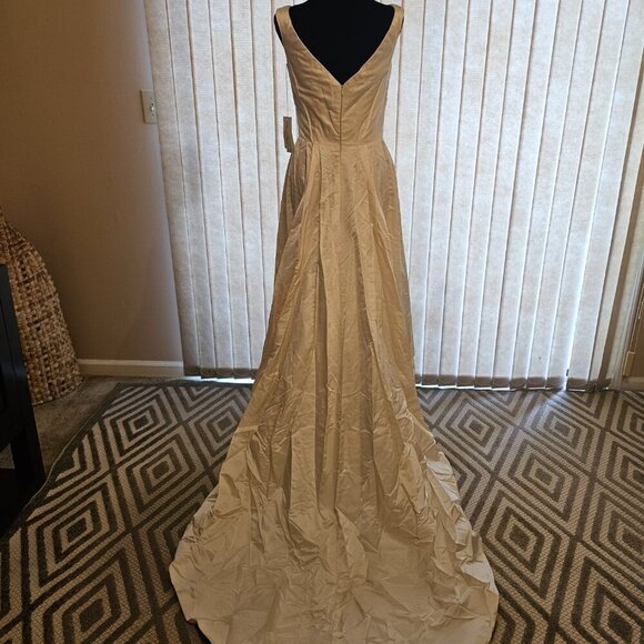Catherine Regehr Ivory Wedding Dress M/8 - Picture 3 of 12